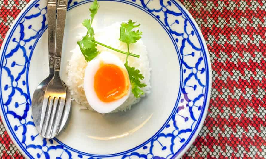 Rice cooker boiled egg is an easy dish for kids to make themselves